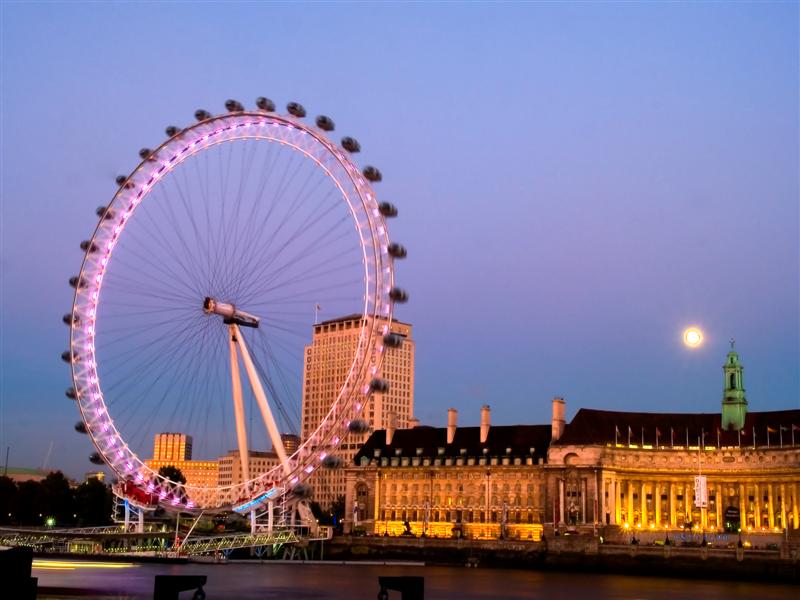 The London Eye at dusk