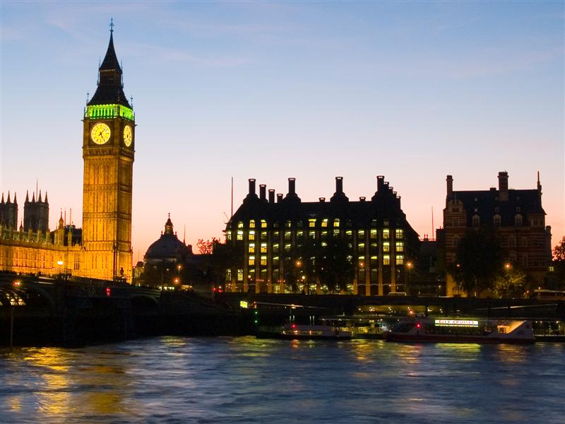 Big Ben and the river at dusk