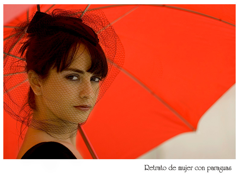 Retrato de mujer con paraguas