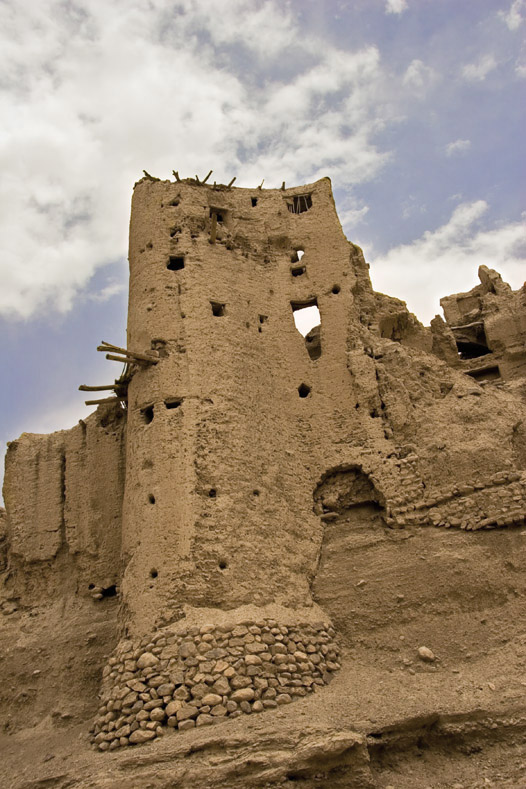 Izad Khast Castle