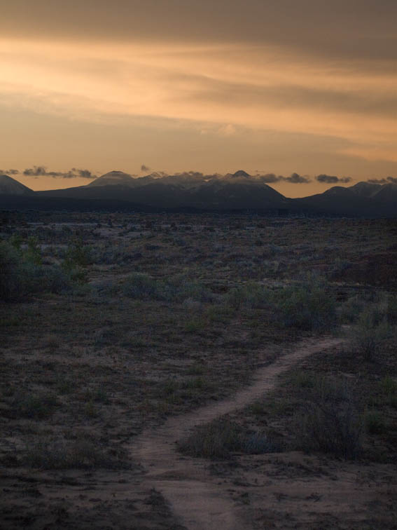 <B>Path to Dawn</B>  <br> <FONT SIZE=2> Arches National Park, Utah - September 2006</FONT>