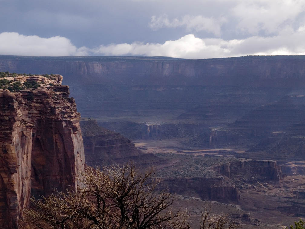 <B>Dance of Light</B> <br><FONT SIZE=2>Canyonlands National Park, Utah - September 2006</FONT>