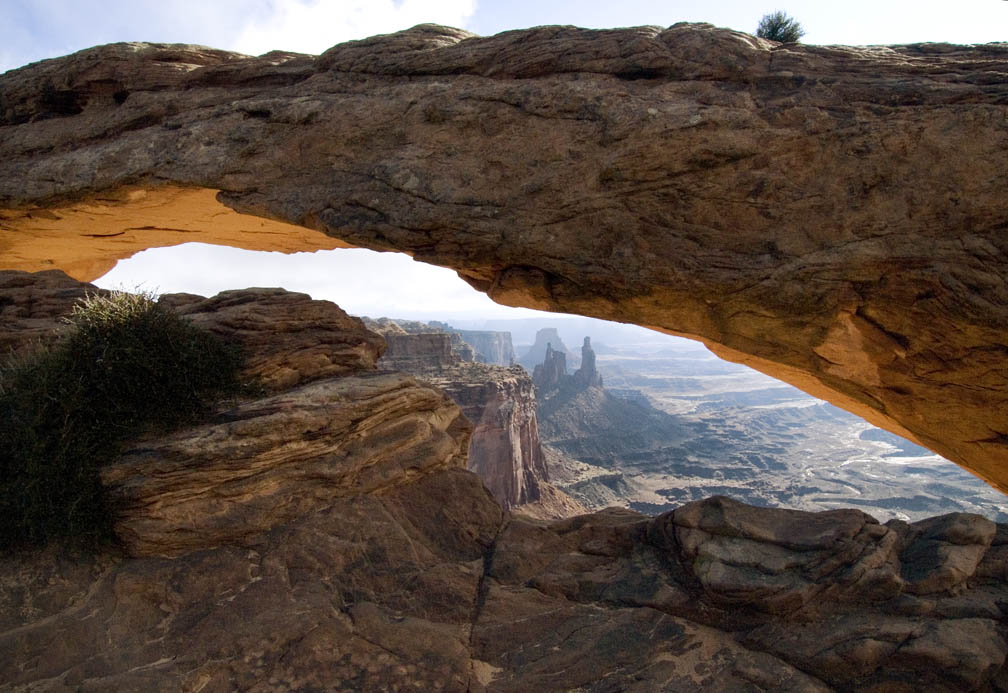 <B>Mesa Arch Morning</B> <br><FONT SIZE=2>Canyonlands National Park, Utah - September 2006</FONT>