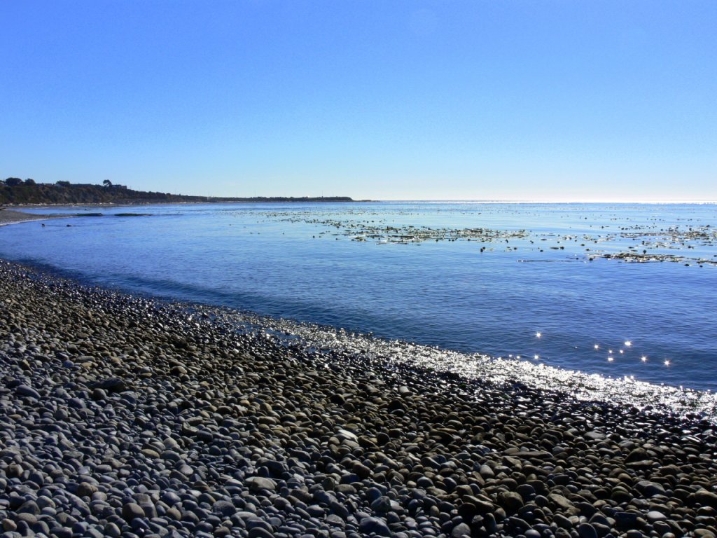 The shore line at Beacon Hill Park. Looking out over the Straits of Juan de Fuca