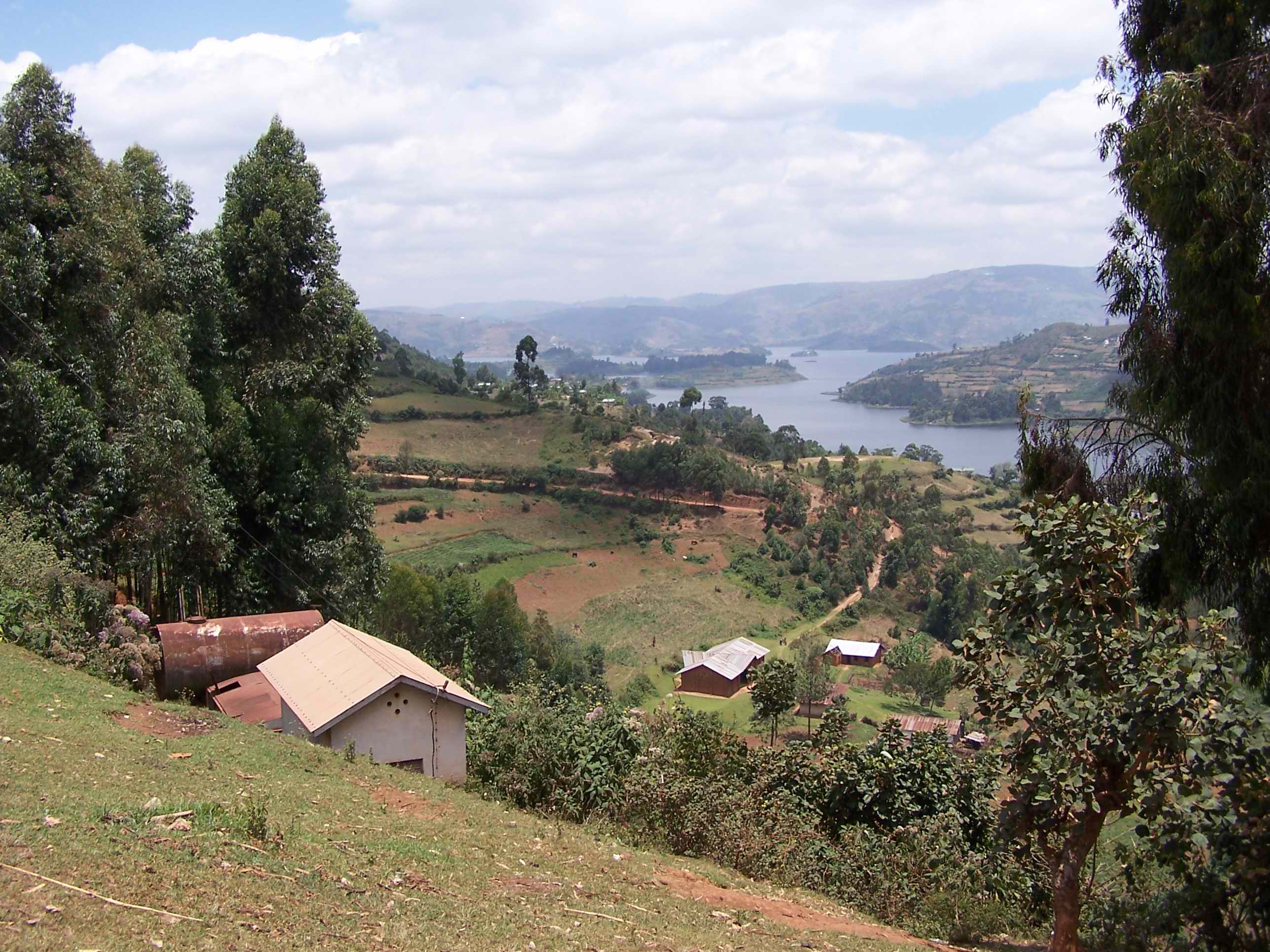 Hr er horft yfir Lake Bunyonyi