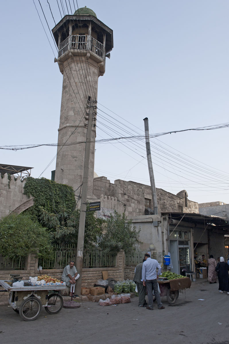 Aleppo  Mosque Qustul Aharamin 9862.jpg