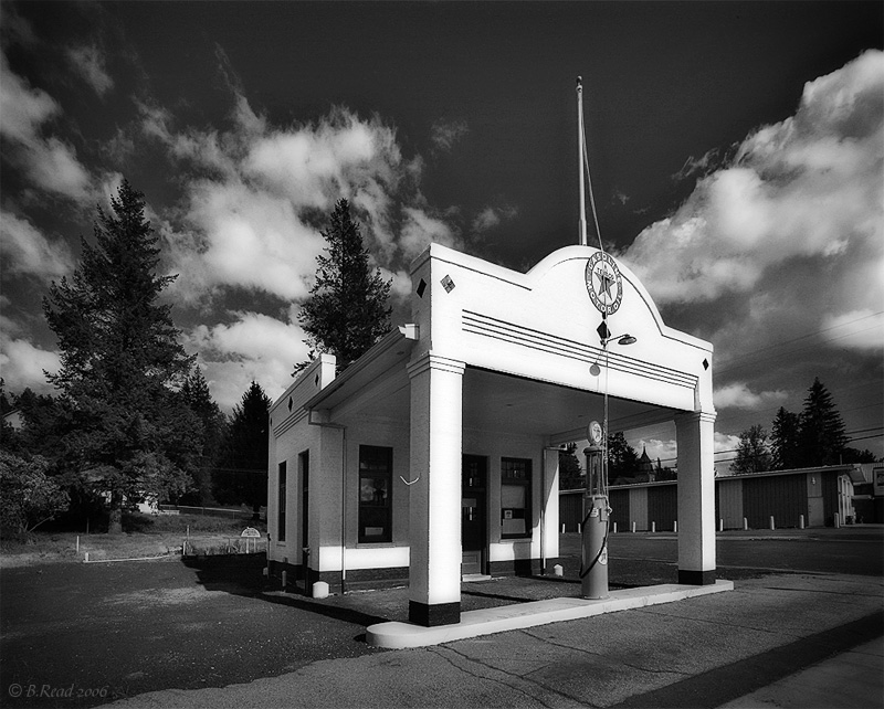 Rosalia Texaco in B&W