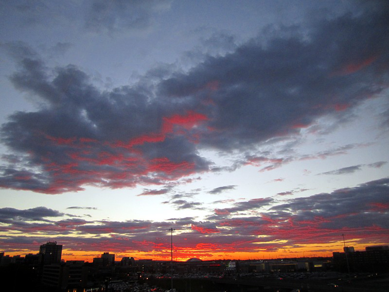 Ciel enflamm au Carrefour Laval