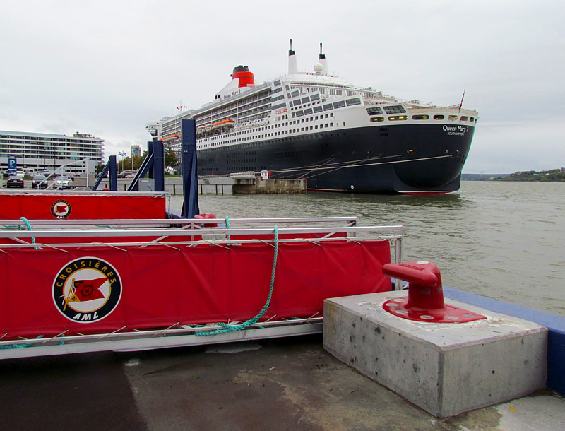 Queen Mary 2 à quai