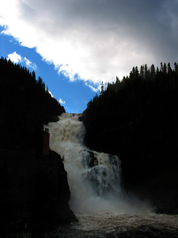 la chute dans l'ombre