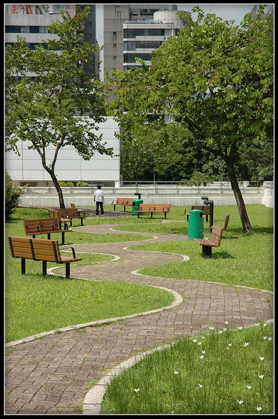 012.JPG