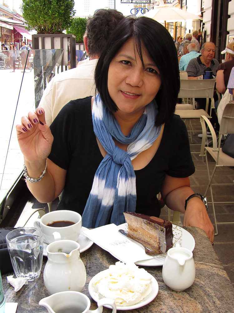 Pastry and Kaffee mit Schlag