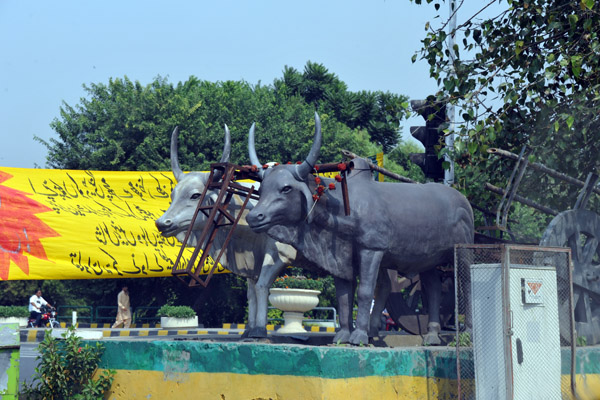 Oxcart Monument, Lahore