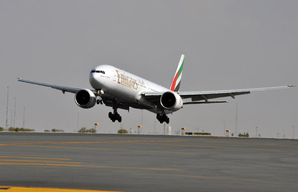 Emirates Boeing 777-300ER (A6-EBZ)
