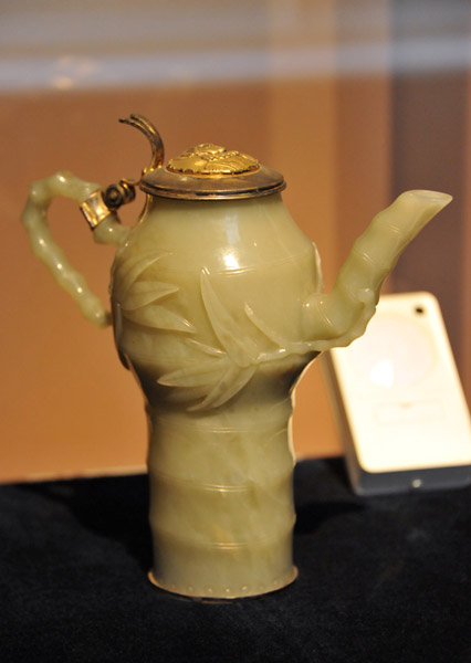 Jade teapot in the shape of bamboo, China, XVII-XVIII Century