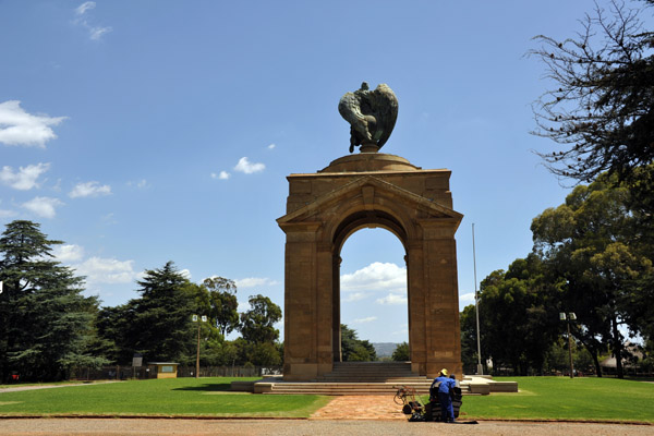 Anglo-Boer War Memorial in front of the S.A. Museum of Military History