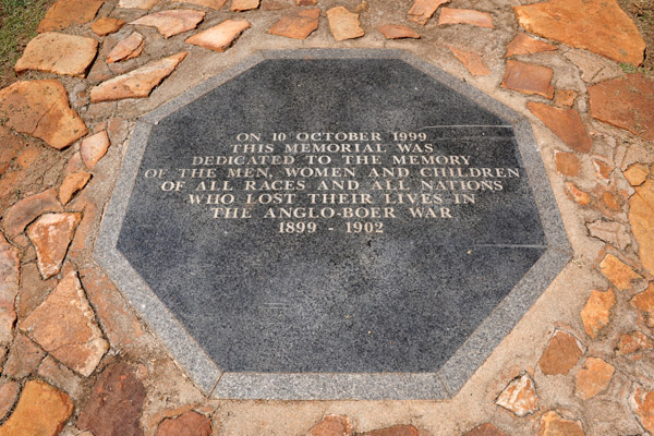 The memorial was rededicated in 1999 to all who died during the Anglo-Boer War, 1899-1902