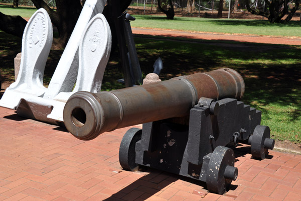 Cannon outside the SA Museum of Military History