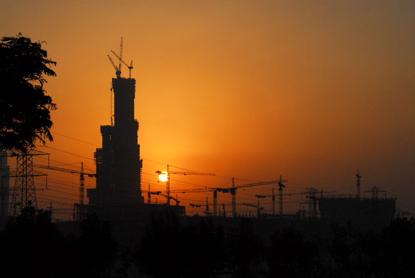 Burj Dubai construction at sunset Sep 06