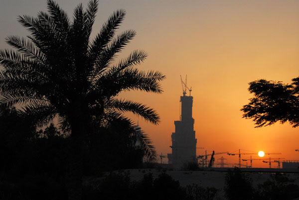 Burj Dubai construction at sunset Sep 06