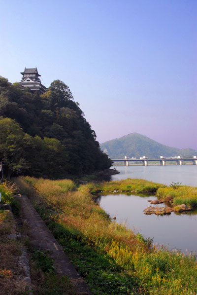 Inuyama Castle overlooking the Kiso-gawa River