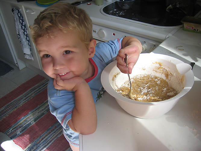 S2 making bannana cake