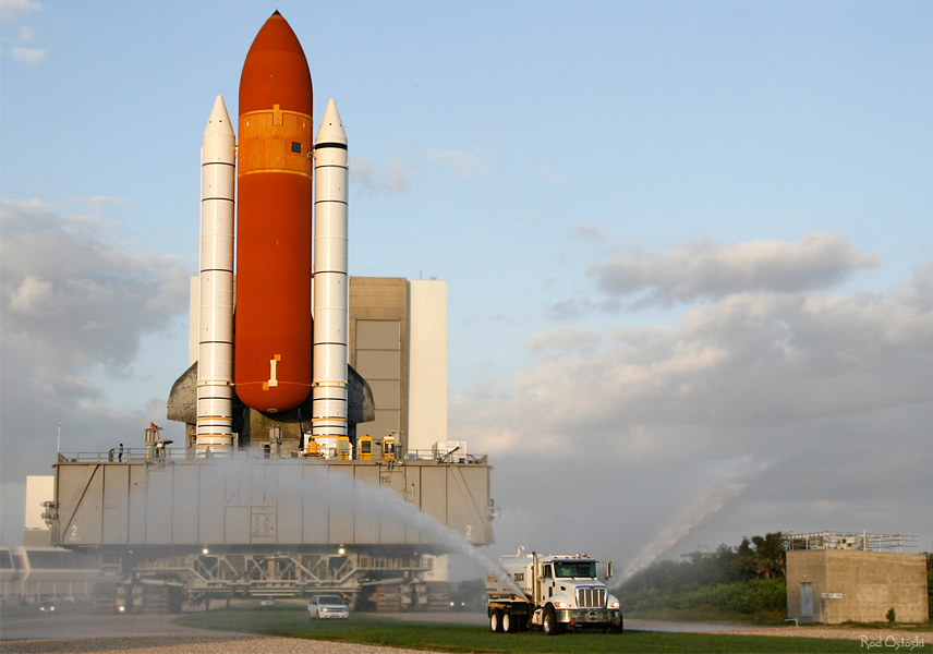 Discovery Rolls Out to Pad 39A