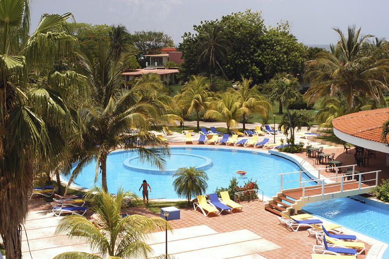 Varadero Villa Cuba Pool 6-4-002-5.jpg