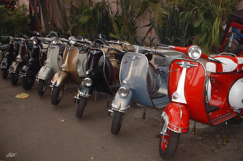 The old Vespas