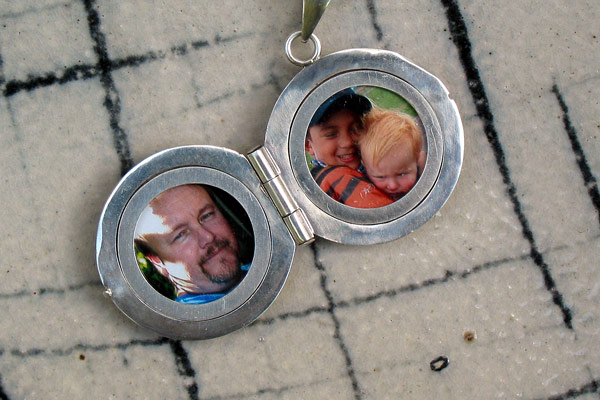 DDLs Locket Open