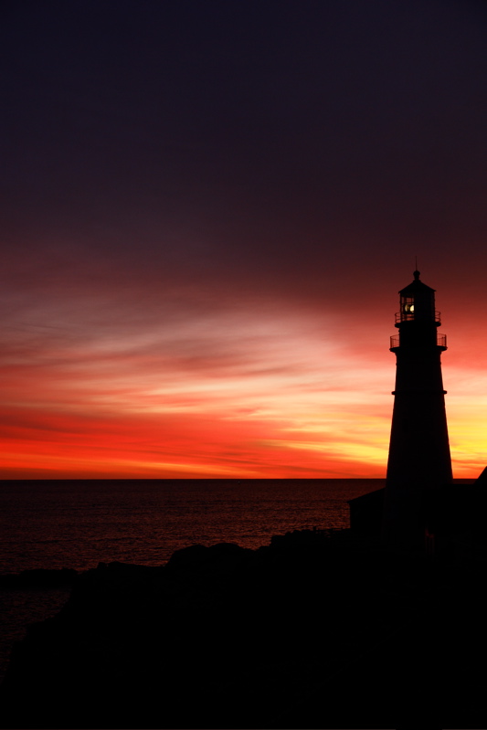 DSC00923.jpg gorgeous portland head light dawn, center shot of hand held pano