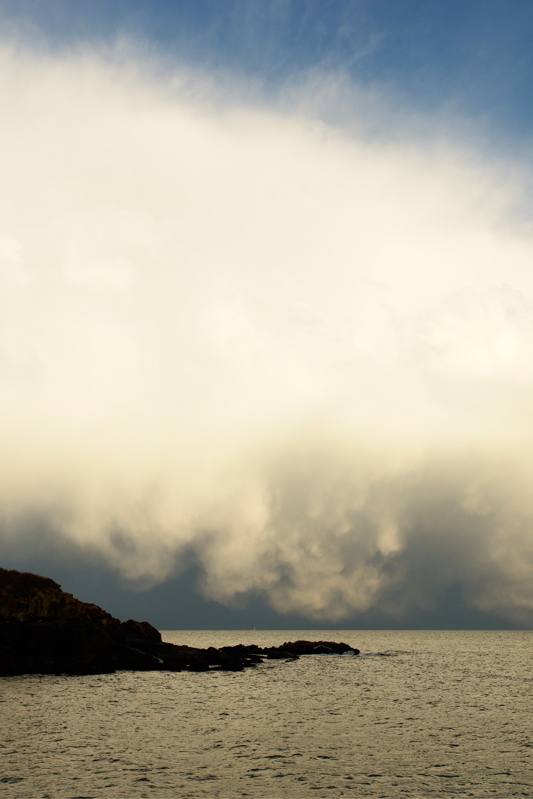 75DSC03419.jpg deatil of stormfront behind nubble lighthouse over dist boon light