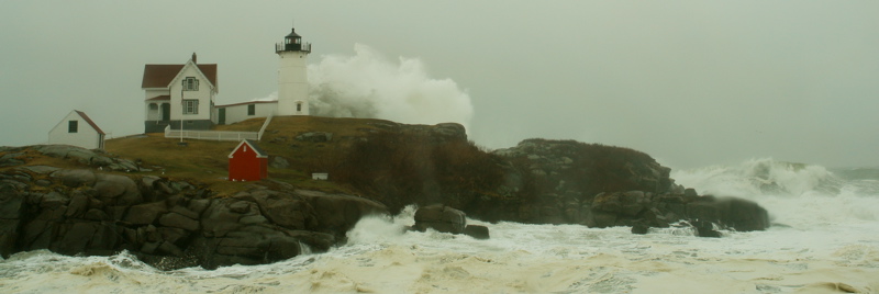 DSC02647_2.jpg   CRASH Nor Easter Roars at Nubble Light lighthouse, york, maine