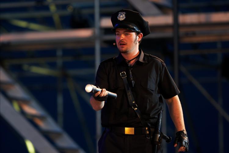 Officer Krupke (David Tobias Schneider)