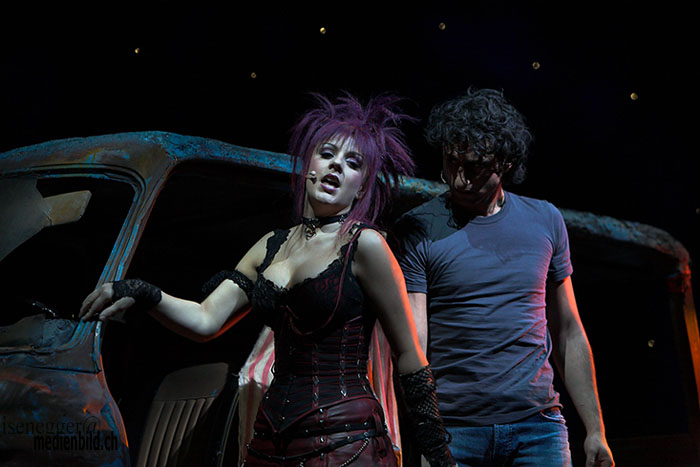 Szene Who Wants To Live Forever mit Scaramouche (Jessica Kessler) und Galileo (Serkan Kaya)