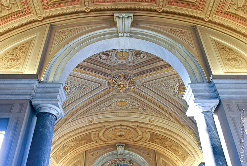40243c - Inside the Vatican Museum