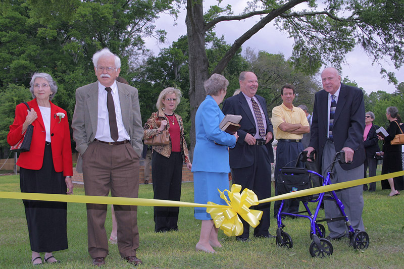 08880 - Ready to cut the ribbon