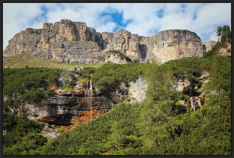 <b>Vallunga Waterfalls</b><br><font size=2>Val Gardena, Italy
