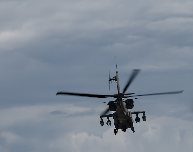 Apache AH-64 Departs