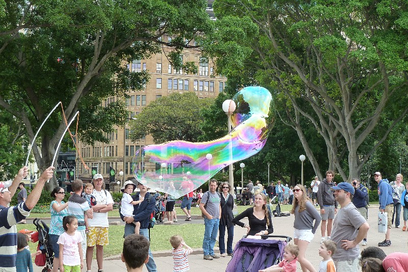 Amazing Bubbles in Hyde park P1000442.JPG