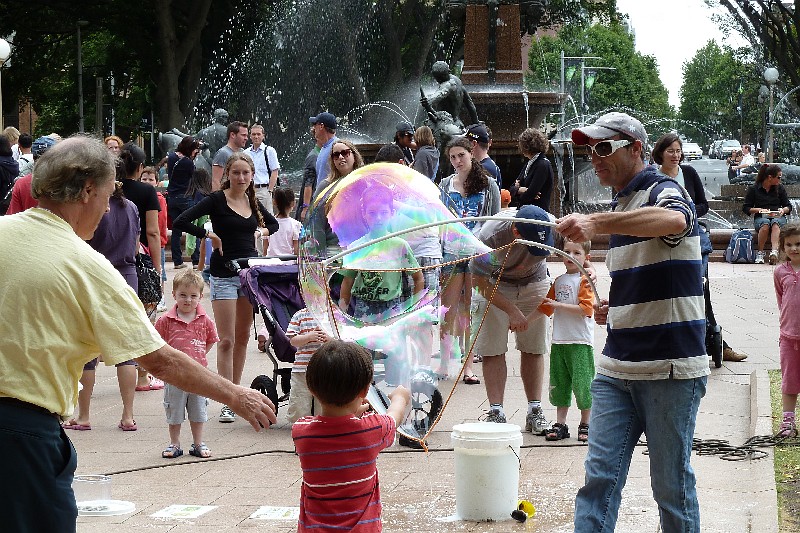 Rainbows in the Bubbles in Hyde park P1000443.JPG