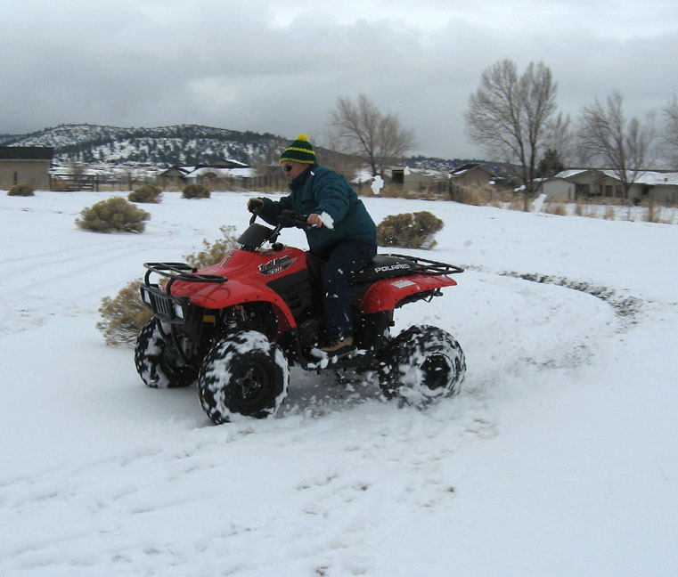 0820 Play Time In The Snow