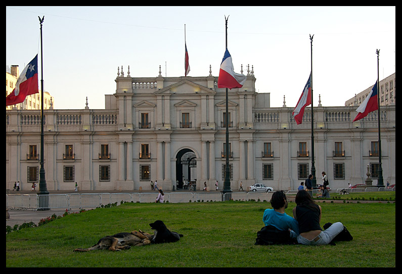 Couples at the Moneda