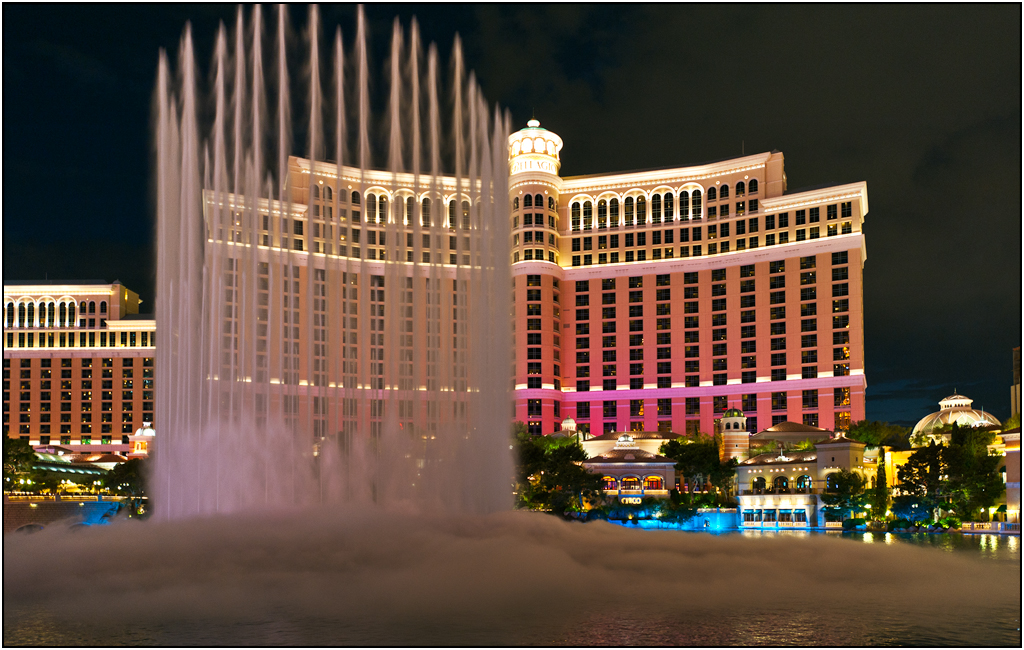 The Bellagios Fountain Show At Night