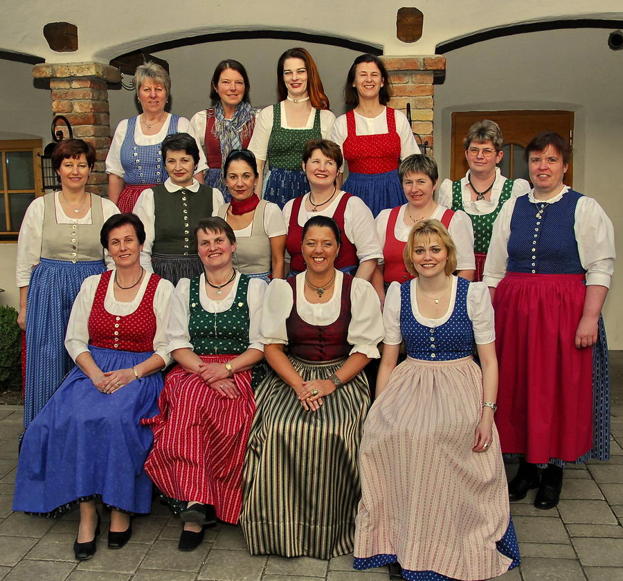 Dirndl aus Niedersterreich, alle selbst gemacht, April 2007