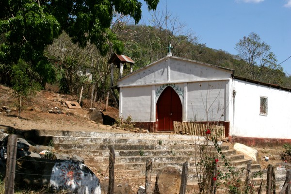 Pequea Iglesia en la Aldea La Esperanza