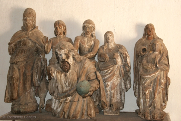 Esculturas Religiosas Antiguas en la Iglesia