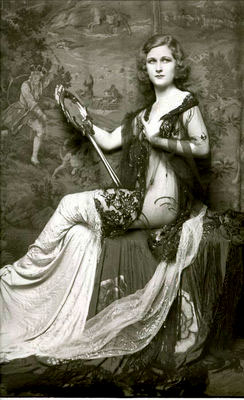 o6/03/841803/1/95180315.C4qEU6ef.ladyshawlmirrororigR.jpg