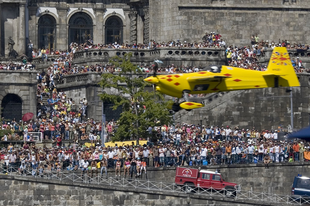 Steve Jones flying by the crowd
