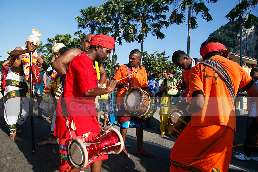 Urumi melam drummers accompany the devotees